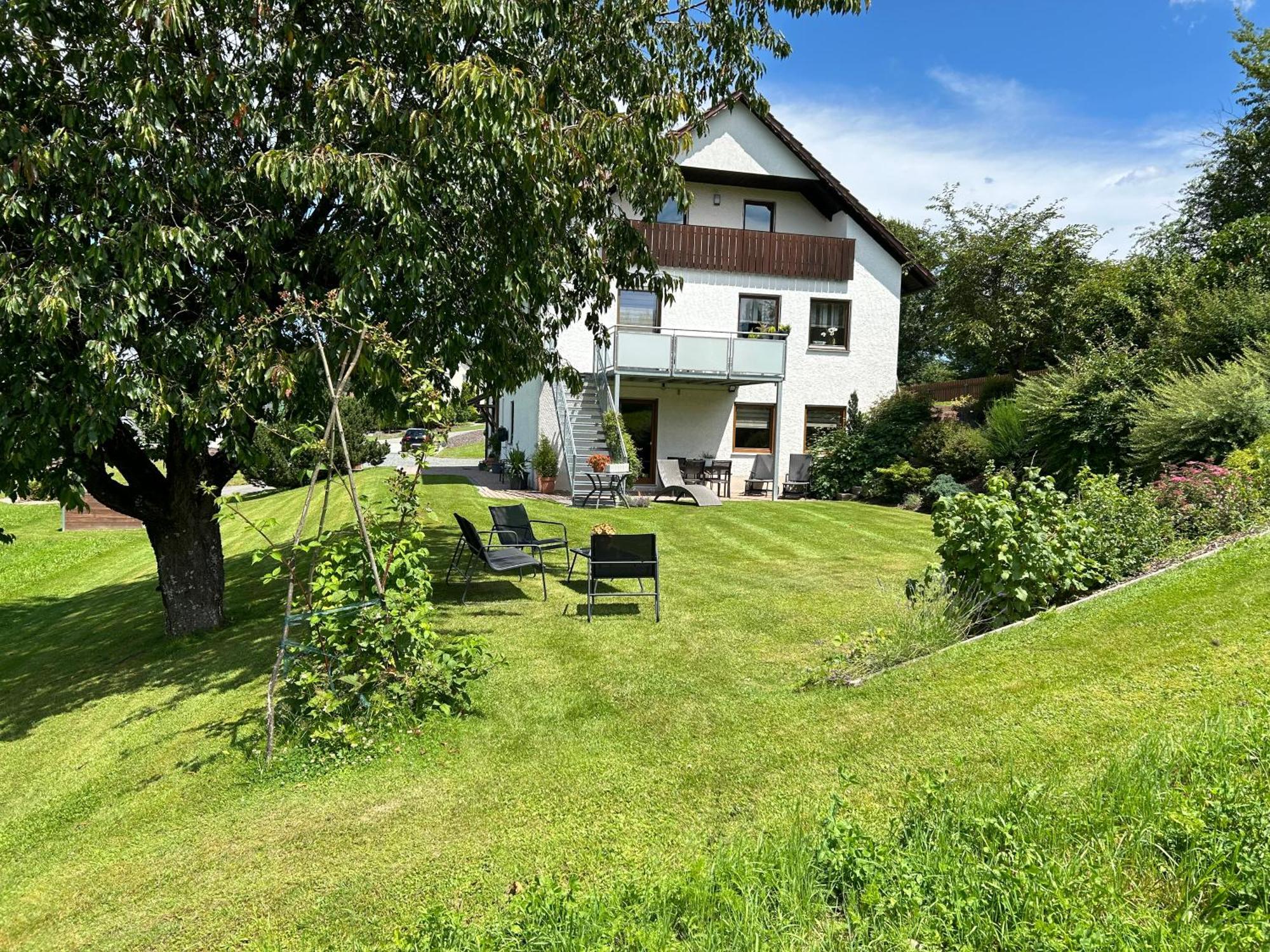 Ruhige Ferienwohnung Mit Terrasse Fuer 2 Personen Фоэнштраус Экстерьер фото